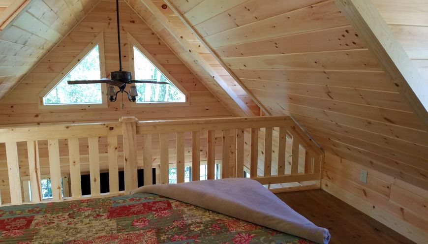 The Genoa Cabin - Upstairs Loft