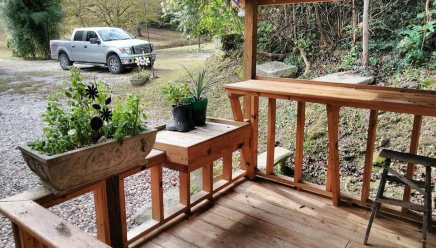 Radnor Hollow Lodge -Side Porch