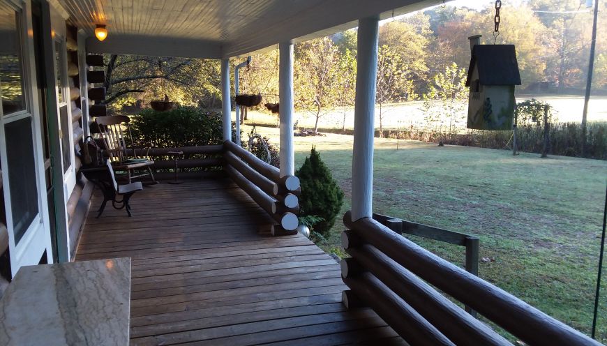 Radnor Hollow Lodge - Front Porch