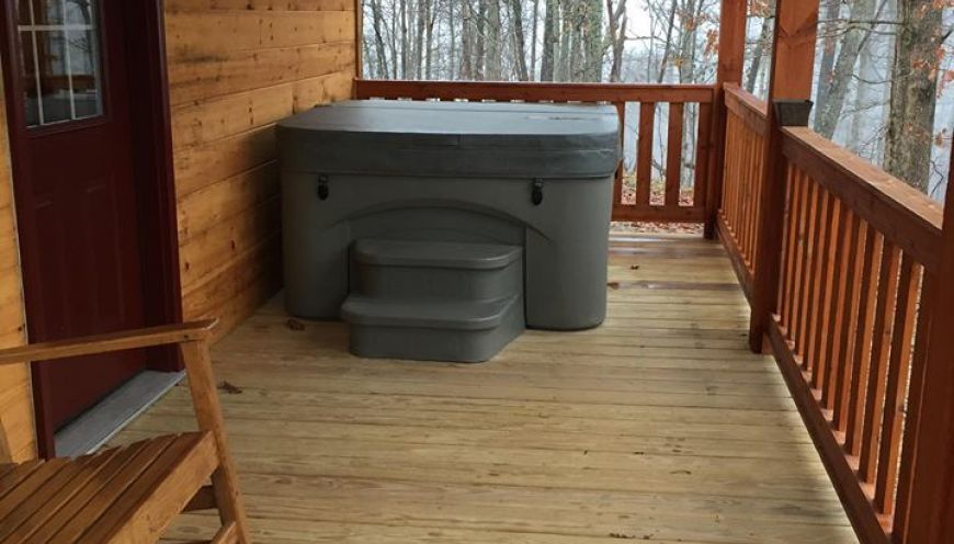 The Genoa Cabin- Jacuzzi