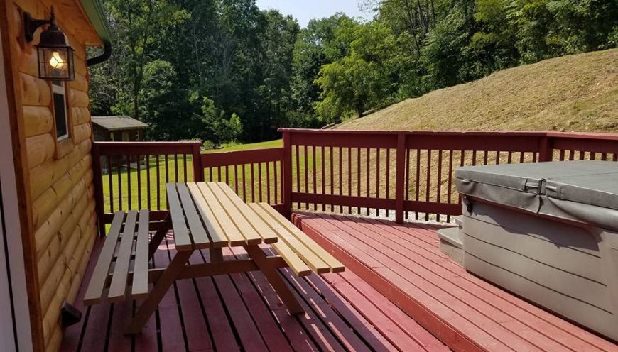Sandstone Log Cabin- Back Deck